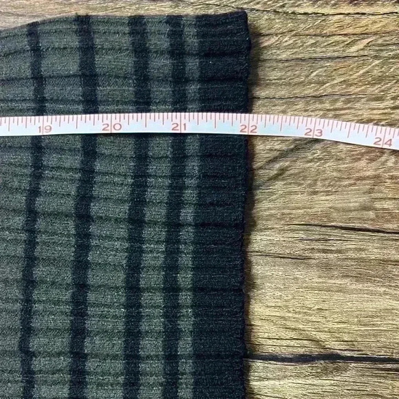 Jessica Simpson Women's Short Sleeve Square Neck Fiona Striped Ribbed-Knit Top - Picture 6 of 6